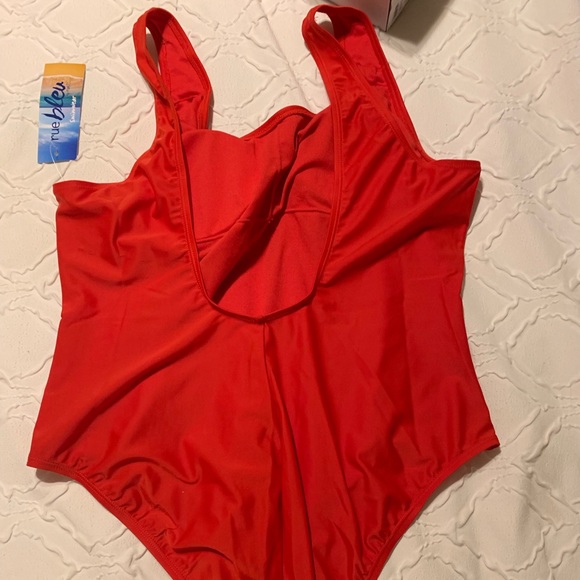 NWT swim suit - Picture 3 of 3
